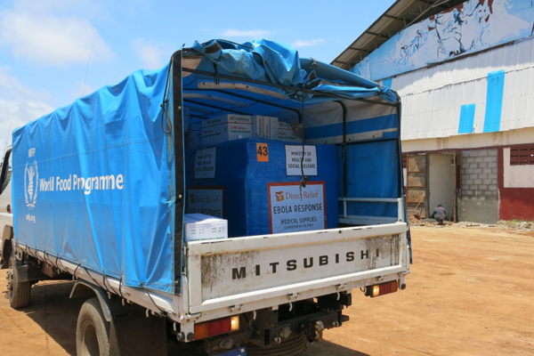 Ebola: le PAM apporte un soutien logistique par terre, mer et air