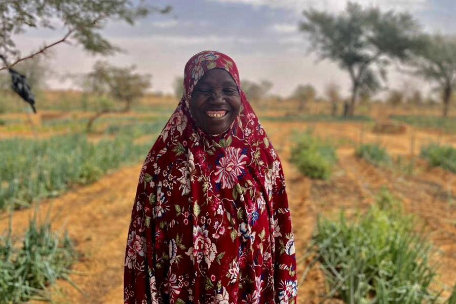 Grâce à un projet de jardinage communautaire soutenu par le PAM à Satara, au Niger, des participants comme Foureyratou Saidou voient leurs revenus augmenter, de même que leurs espoirs pour l'avenir.