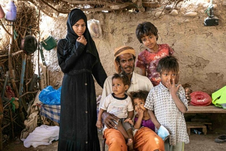 Yémen. Saeed avec ses enfants à Mokha. | ©WFP/Mohammed Awadh