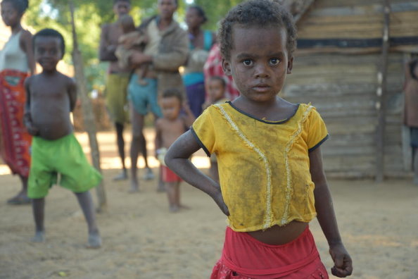 Photo: PAM / Krystyna Kovalenko, une enfant vivant dans la commune de Sihanamaro, l'un des épicentres de la crise de la sécurité alimentaire dans le Grand Sud de Madagascar.