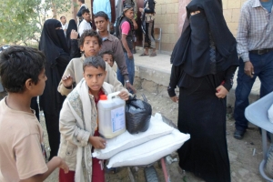 Les convois du PAM entrent dans la zone de conflit dans la ville yéménite de Taïz