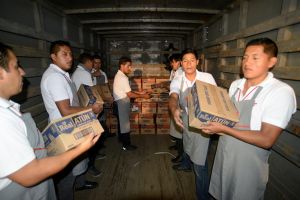 Les convois de l’assistance alimentaire du PAM arrivent dans les zones ravagées par le séisme en Equateur.