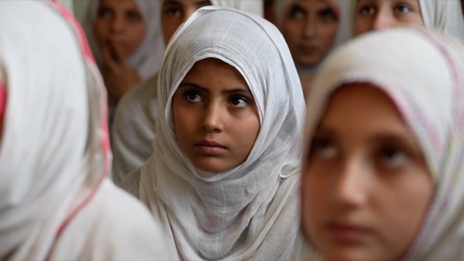 Estomacs vides, des temps difficiles pour les filles afghanes