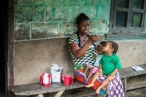 Le Japon apporte une contribution de près de 2 millions de dollars au PAM au profit des cantines scolaires en République du Congo