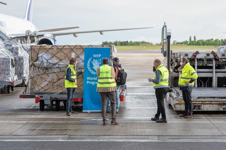 COVID-19 : les livraisons humanitaires aériennes vers l'Afrique s'intensifient grâce à la nouvelle plate-forme de fret de l'ONU en Belgique