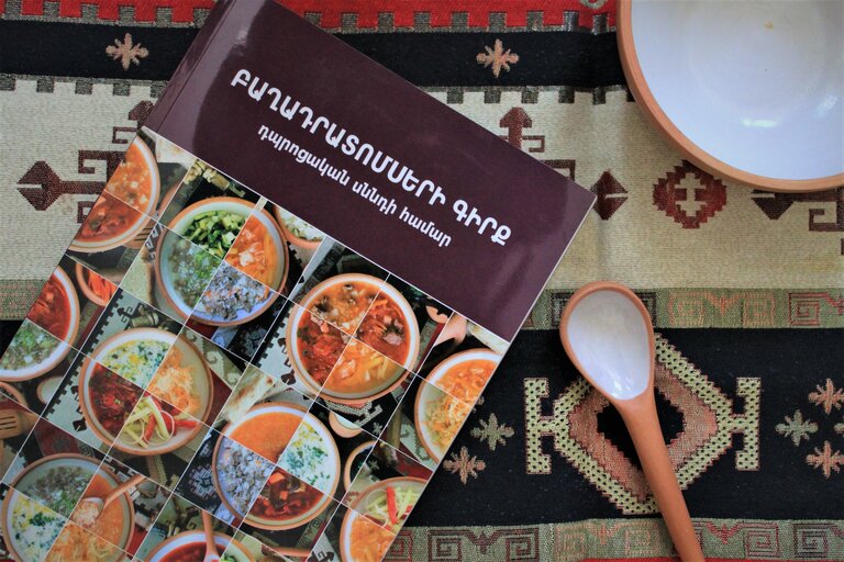 Le WFP Armenia School Meals Recipe Book remporte le prestigieux Gourmand Award à Macao