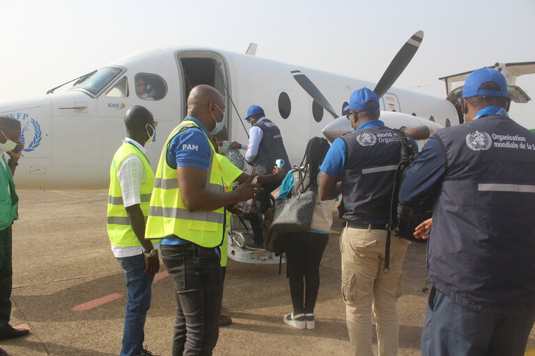 USAID soutient le service aerien d’aide humanitaire des Nations Unies en Guinée dans la lutte contre la propagation du virus ebola 