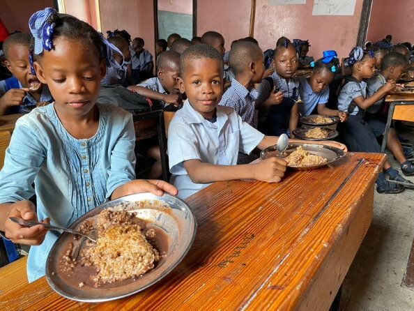 La pandémie bouleverse des avancées historiques dans l’accès des enfants aux repas scolaires