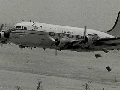 avion en noir et blanc