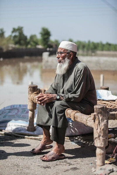 Gentleman amid floods pakistan