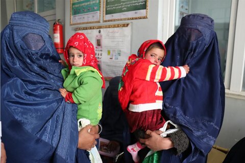 Afghanistan : le Programme alimentaire mondial lance un appel de fonds alors que les enfants sont confrontés à la faim et sont affamés