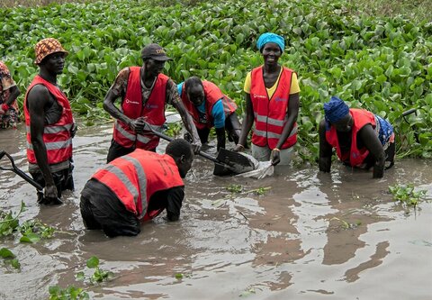 La réparation des digues donne de l'espoir aux personnes qui fuient les inondations et sont confrontées à la faim au Sud-Soudan [EN]