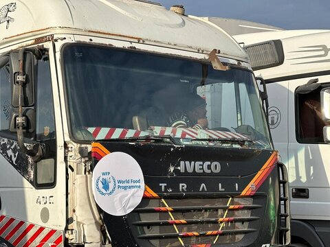 Frontière de la faim : pourquoi les camions d’aide transportant du matériel humanitaire et de la nourriture à Gaza doivent attendre si longtemps