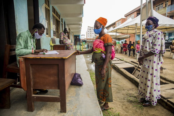 La pandémie COVID-19 a eu un impact énorme sur les écoliers au Nigeria, avec environ 39 millions d'enfants et de jeunes touchés par les fermetures d'écoles. Le PAM aidera le Nigeria à planifier la réouverture des écoles en toute sécurité et à renforcer les programmes d'alimentation scolaire à l'avenir. Nigeria, Makoko, Lagos. Photo : PAM/Damilola Onafuwa.  