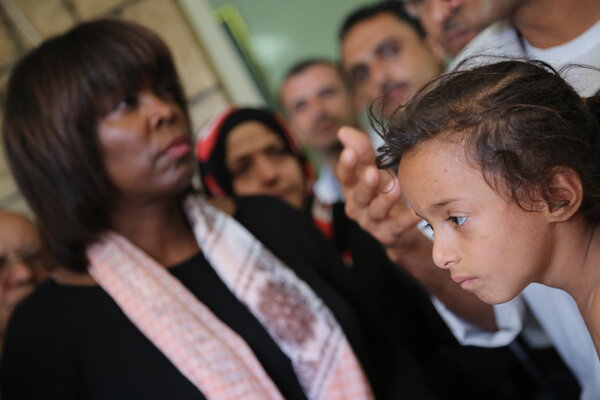 La directrice du PAM sonne l’alerte au sujet d’une crise alimentaire grandissante au Yemen aggravée par les difficultés d’accès et le manque de financement