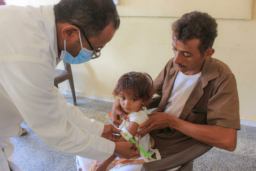 A child in Hajjah is diagnosed with moderate acute malnutrition. Photo: WFP/Issa Al-Ragh