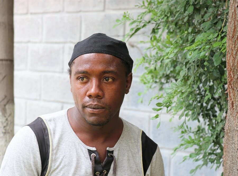 2: Valéry, 33 years old, wants to stay in Port-au-Prince to find a job that allows him to feed his six children.