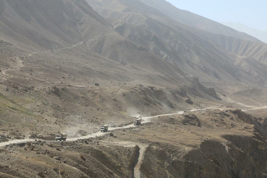 A WFP truck convoy heading to preposition food in remote parts of Afghanistan, before harsh weather cuts communities off from assistance. Photo: WFP/Sadeq Naseri