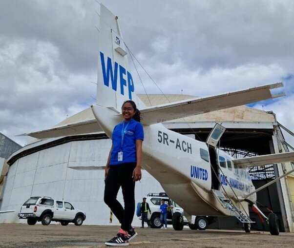 Pour Fanirisoa Andriamampianina, le plus difficile est de ne pas pouvoir satisfaire toutes les demandes. UNHAS opère actuellement un avion limité en termes de capacité et par rapport à l’étendue des zones desservies. (PAM/Volana Rarivoson)