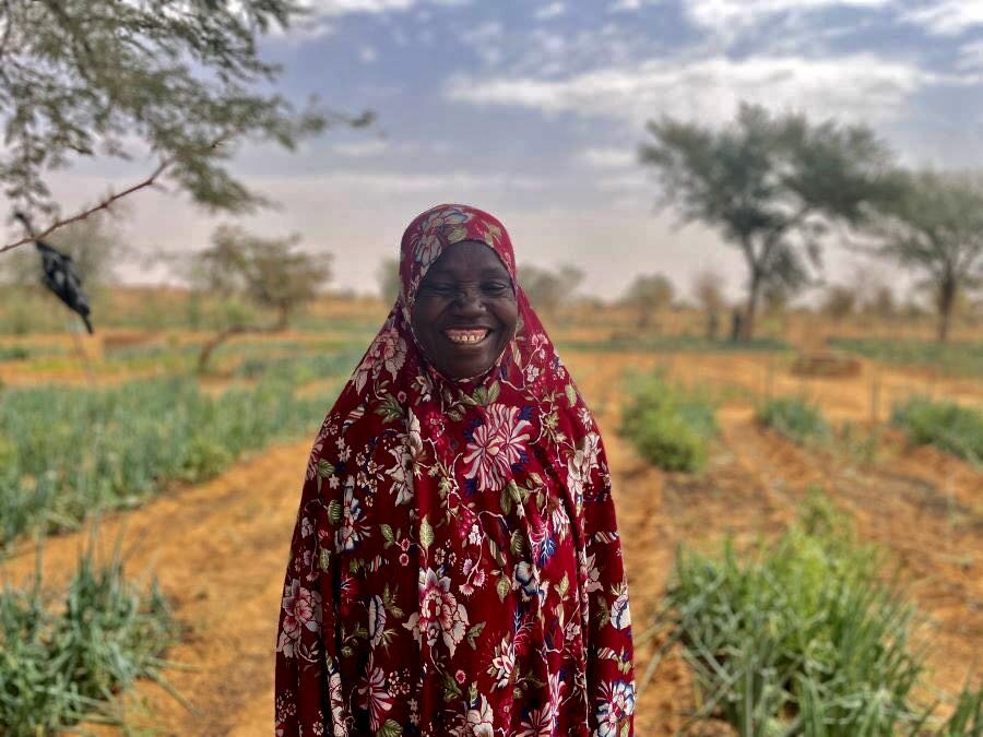 Thanks to a WFP-supported community gardening project in Satara, Niger, participants like Foureyratou Saidou are seeing their incomes grow, along with their hopes for the future. Photo: WFP/Pamela Gentile