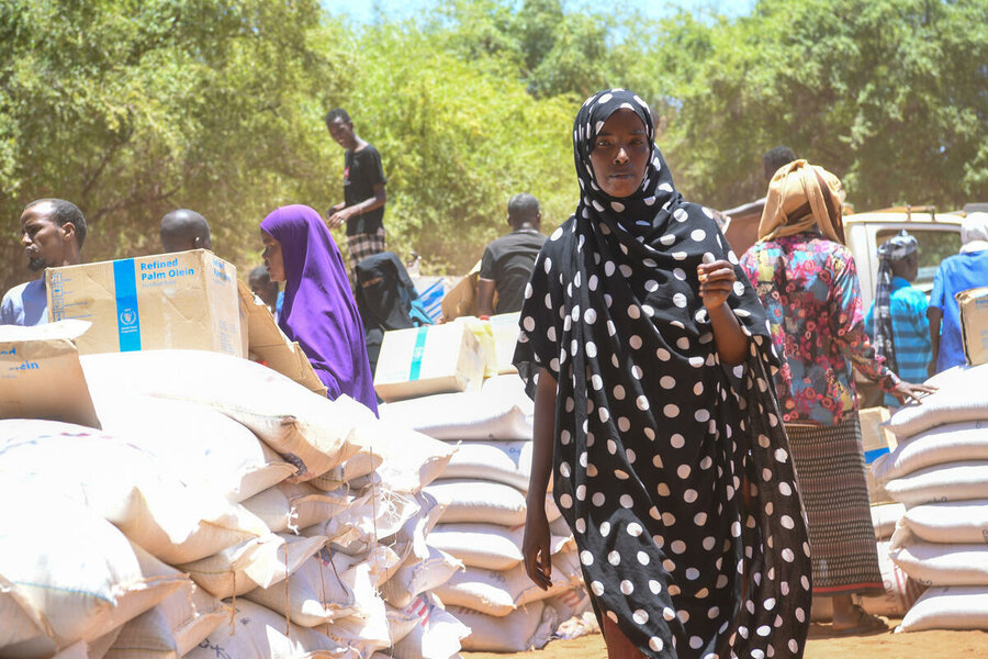 In Good in Ethiopia's Somali region WFP distributes food to refugees from Somalia. Photo: WFP/Melese Awoke
