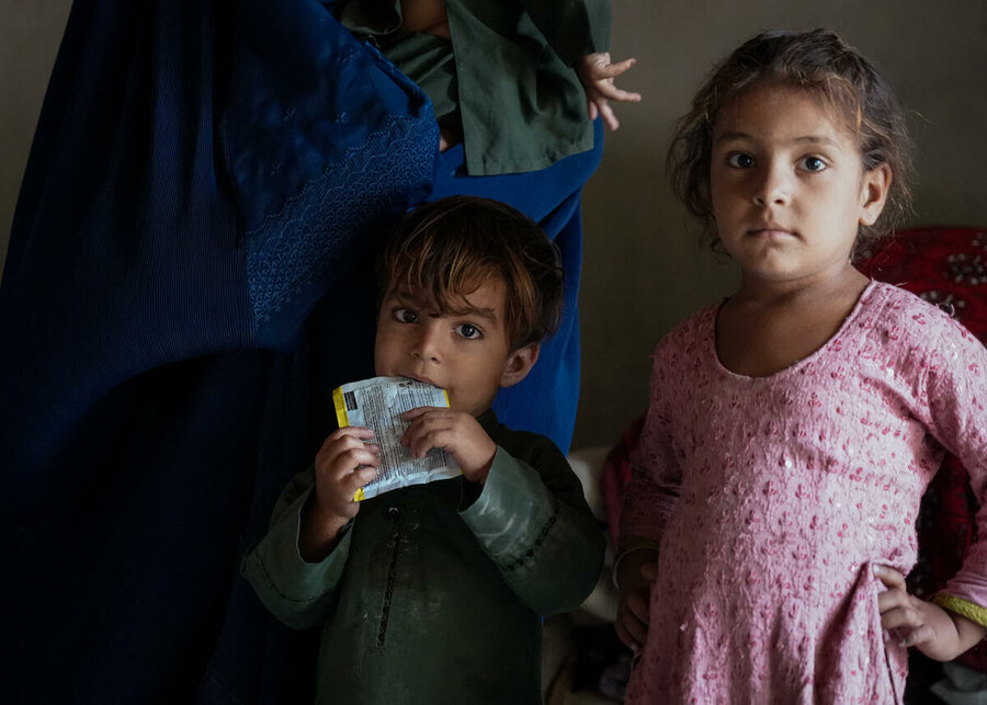 A family in Jalalabad receive their last food rations from WFP in August. Photo: Mohammad Hasib Hazinyar 