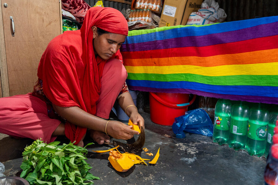 Fatema and her husband run a tea shop in Dhaka where they are supported in a WFP cash assistance programme. Photo: WFP/Saikat Mojumder