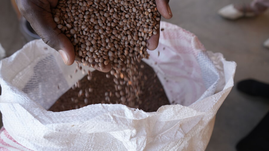 WFP is distributing food and nutrition assistance in most of Sudan's states, but we are only reaching a fraction of those needing support due to security and access constraints. Photo: WFP/Abubakar Garelnabei