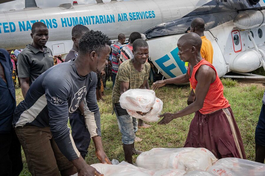 An UNHAS helicopter delivers assistance to in Phalombe district in Malawi cut off by Cyclone Freddy in March 2023. Photo: WFP/Badre Bahaji