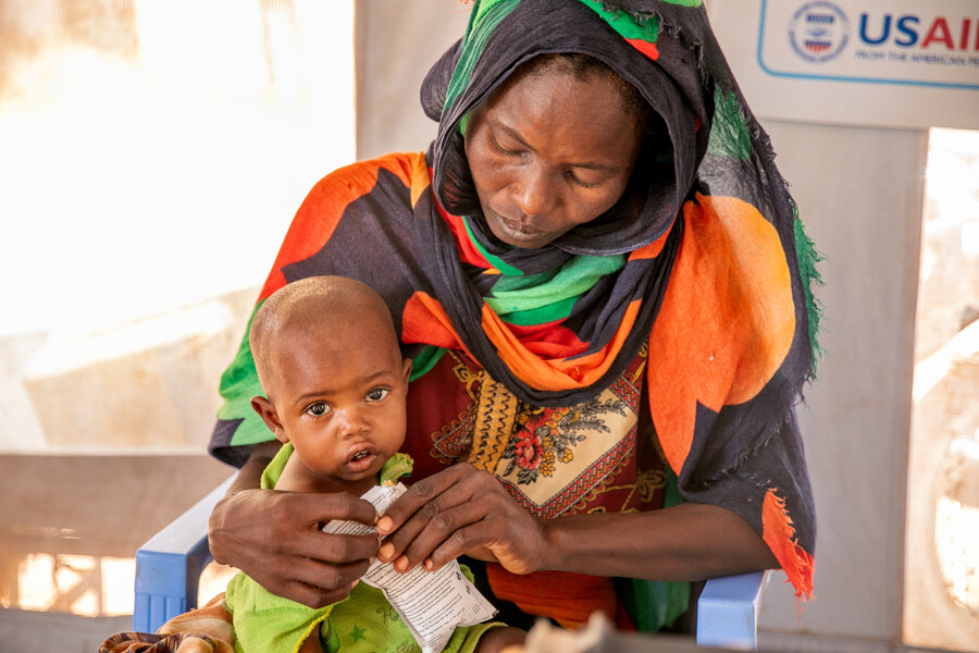 Sudanese refugees Zahara and her daughter Moona, who is recovering from malnutrition with WFP nutritional supplements. Photo: WFP/Eulalia Berlanga 