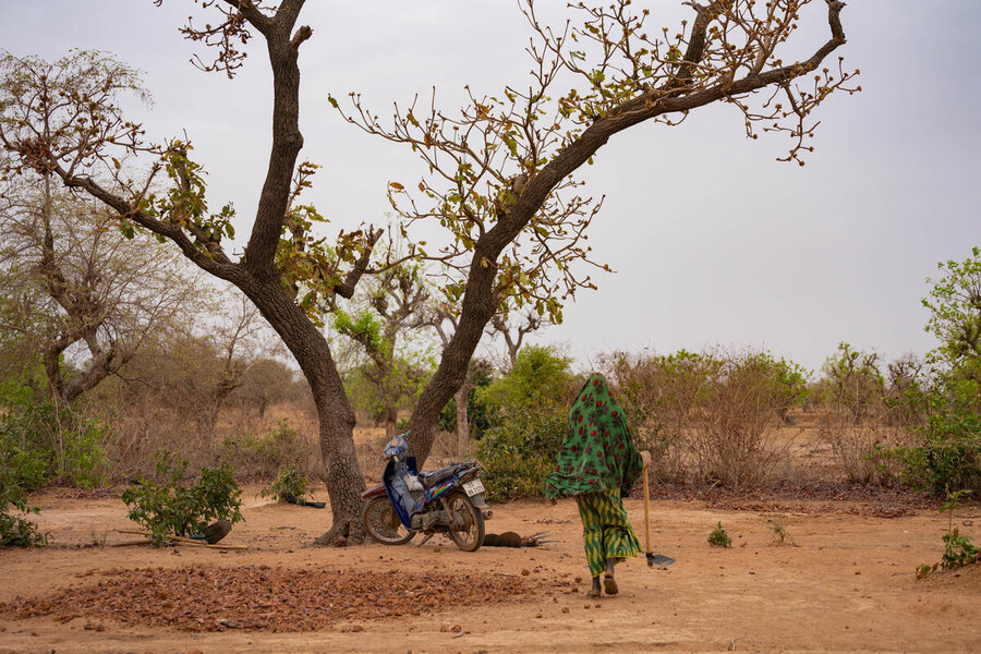 A woman in Burkina Faso, where conflict in parts of the country has displaced thousands and deepened hunger. Photo: WFP/Desire Joseph Ouedraogo