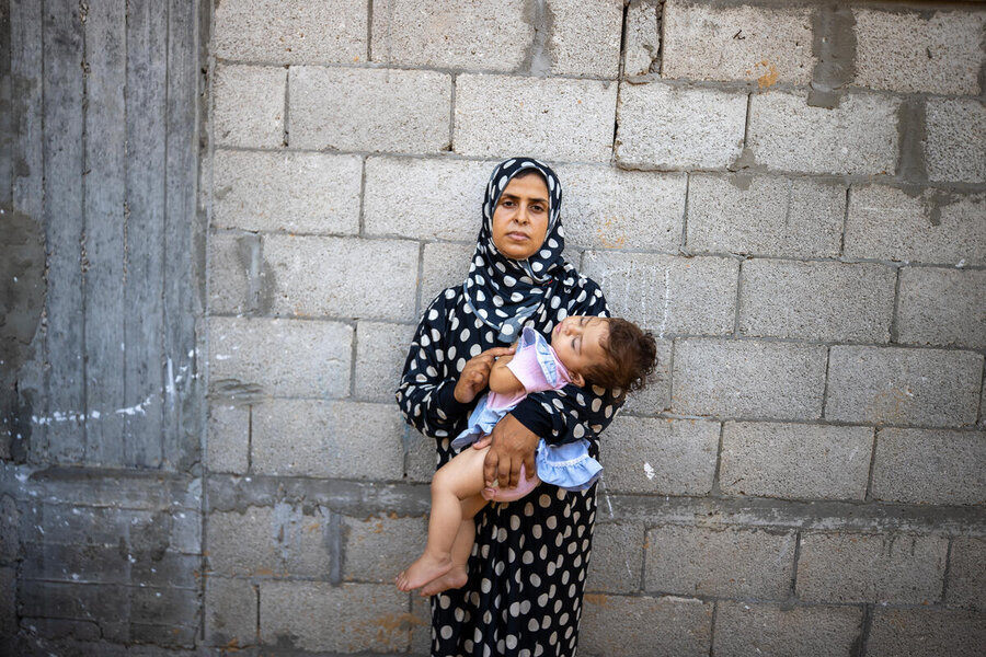 In Gaza, WFP distributes lipid-based nutrient supplements (LNS) to pregnant and breastfeeding mothers and mothers of kids under 5 to increase their intake of nutrients and much-needed