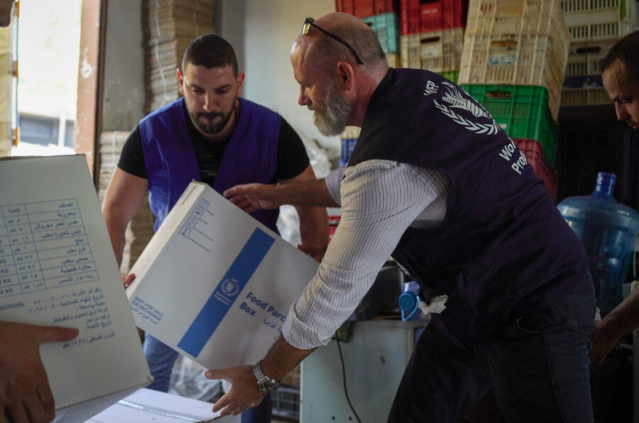 WFP Lebanon Country Director Matthew Hollingworth (R) helps transport our food assistance for conflict-hit people in southern Lebanon. Photo: WFP/Mohammed Awadh