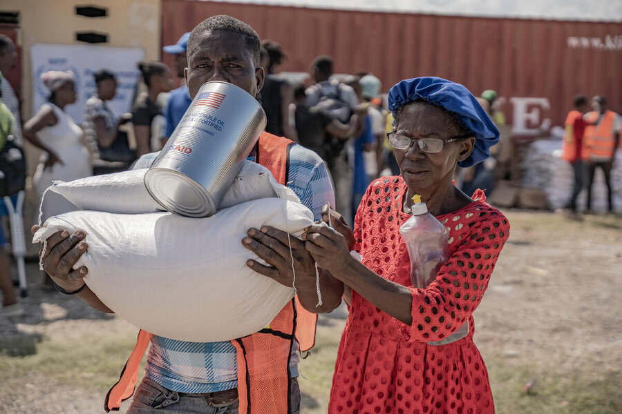 A distribution in  Croix-des-Bouquets, Port-au-Prince