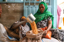 PAM/Michael Tewelde, Distribution de nourriture aux réfugiés du camp de réfugiés de Kebribeyah, région Somali d'Éthiopie