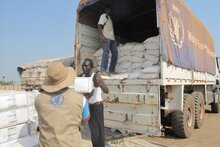 Le PAM étend son assistance aux populations sud soudanaises fuyant le conflit et condamne le pillage des fournitures humanitaires