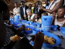 Jose Mourinho rencontre les enfants victimes de la crise en Côte d'Ivoire