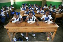 1,1 million d’enfants haïtiens bénéficieront du programme de cantines scolaires PNCS/PAM en 2010-2011