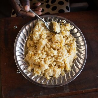 Alimentation scolaire à domicile pour les réfugiés vivant au Tchad. Crédit photo : Joel Ekström