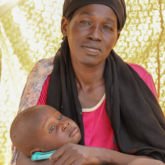 une maman et son enfant